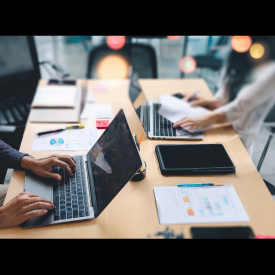 detailny záber učtovníckeho týmu a podpora pri fakturacii